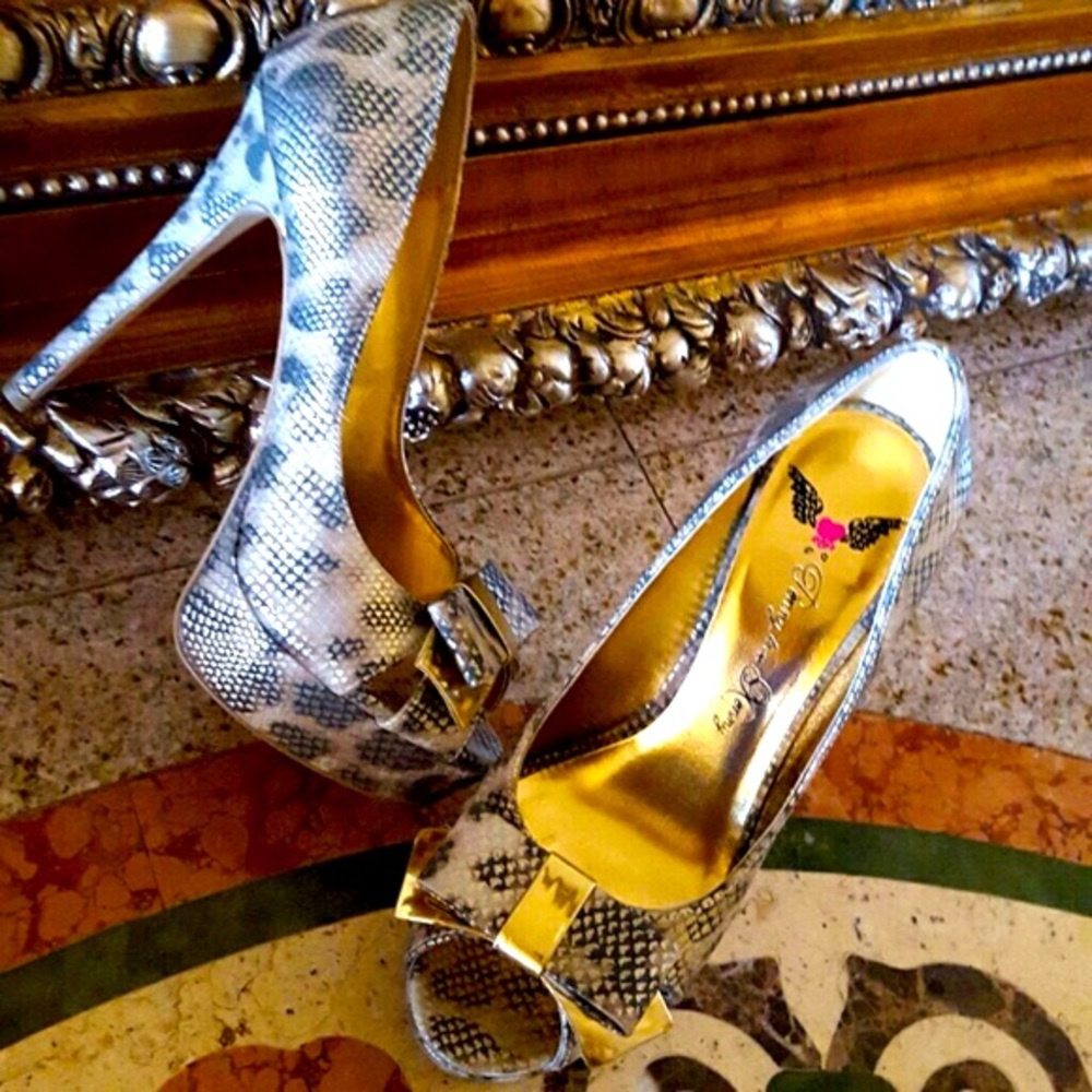 Penny loves kenny adorable gold and silver heals
